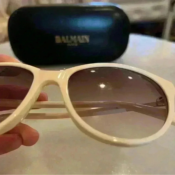 balmain bl200 cateye sunglasses in cream gold with case